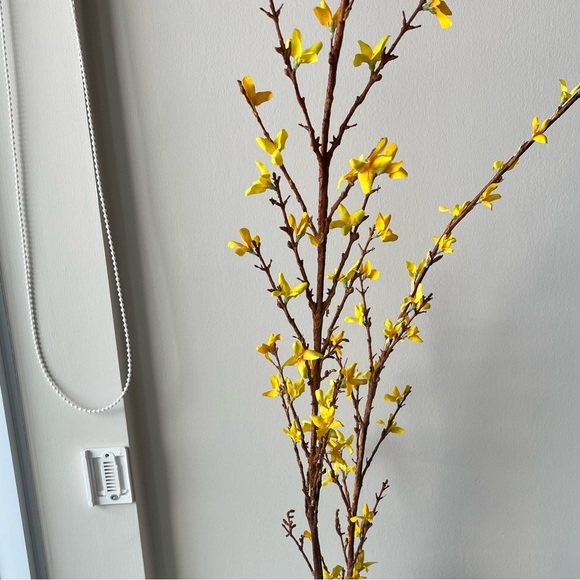 Faux Forsythia Flower Stem - Picture 4 of 4